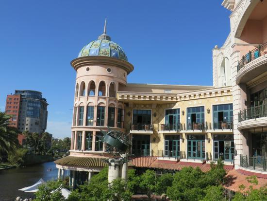 Dros Restaurant and Wine Cellar